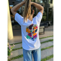 REMERA L CRUZ CON FLORES. BLANCA. CARPI